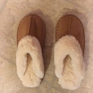 Plush memory foam soled slippers